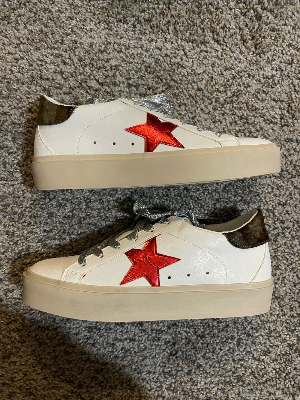 ShuShop White Platform Sneakers with Red Star and Camouflage Heel